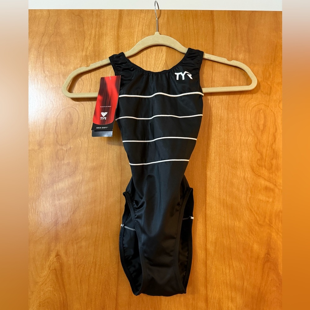 TYR Aquashift Aeroback One Piece Swim Suit Womens Female Black White NWT Size 26